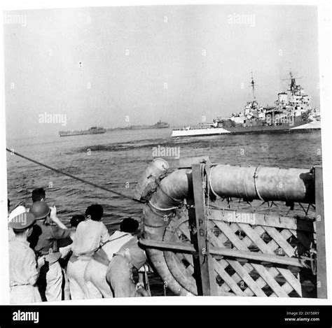 INVASION OF ITALY : FIFTH ARMY - On arrival at the Salerno beaches British Army Stock Photo - Alamy