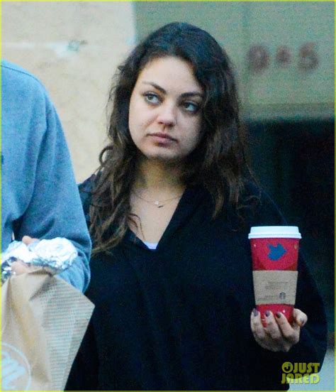 Ashton Kutcher & Mila Kunis: Manhattan Bagel Breakfast: Photo 2786149 | Ashton Kutcher, Mila ...