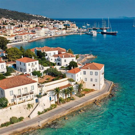 Spetses Greece – Complete Island Guide | Discover Greece