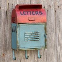 Farmhouse Style Decor | Vintage mailbox, Farmhouse style decorating ...