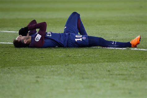 Neymar injury: PSG star suffers fractured metatarsal, out for Real Madrid game