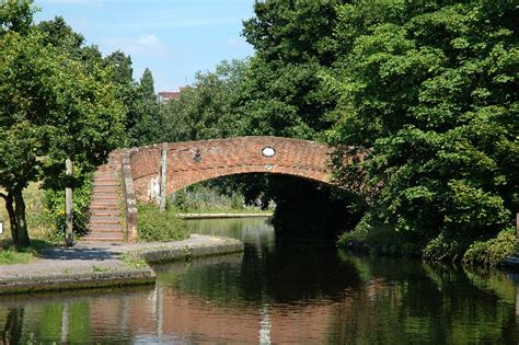 Birmingham and Worcester Canal © Andrew Clayton cc-by-sa/2.0 :: Geograph Britain and Ireland