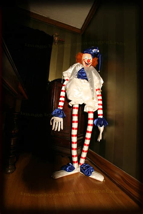 Lifesize Poltergeist Clown Replica! | The Green Head