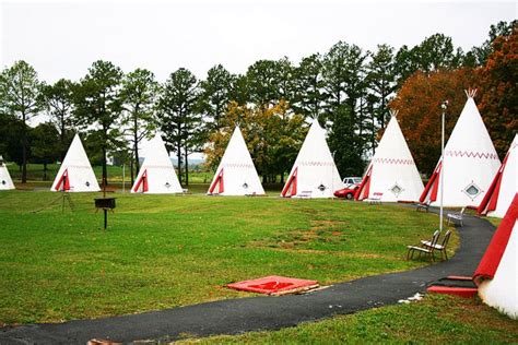 Wigwam Village in Cave City, Kentucky. >>OMG!ROADFCKNTRIP! | Cave city, Roadside attractions, Wigwam