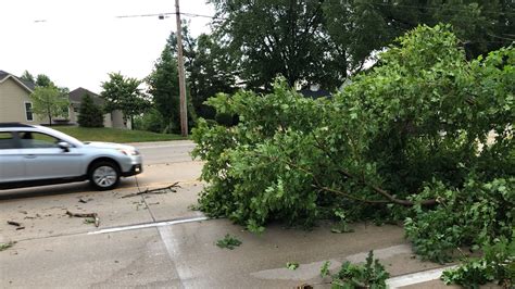 St. Louis area residents clean up storm damage over weekend | ksdk.com