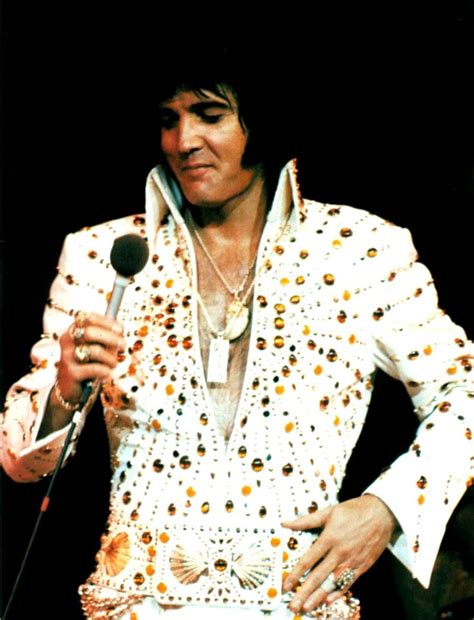 Elvis at the Las Vegas Hilton january / february 1973. | Elvis in ...