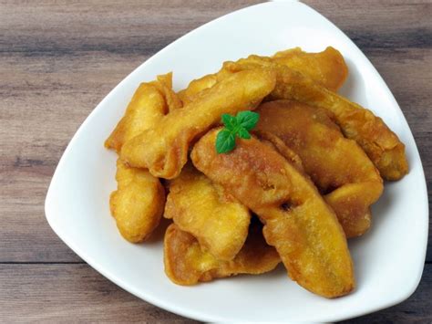 Vietnamese Banana Fritters Recipe | CDKitchen.com