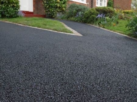 Key Differences Between Tarmac vs Asphalt Driveways