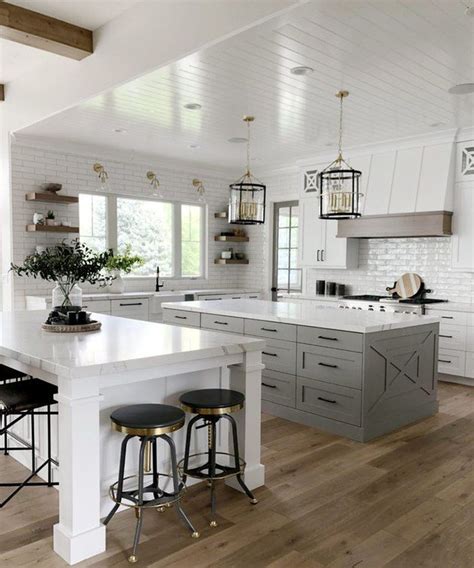 34 Stunning Farmhouse Kitchen Island Design Ideas - HMDCRTN