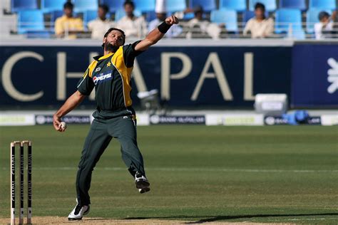 Shahid Afridi bowls | ESPNcricinfo.com