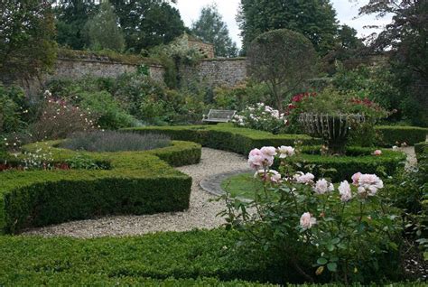 Broughton Castle gardens | Castle garden, English garden design, Dream ...