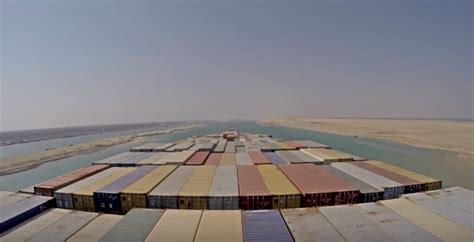 Time-Lapse: Maersk Ship Transits New Suez Canal in 3 Minutes