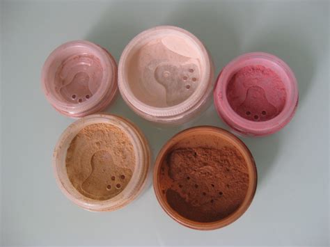 Bare Minerals Tutorial - The Daily Connoisseur