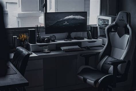 All black desk setups that will inspire you to adapt this modern ...