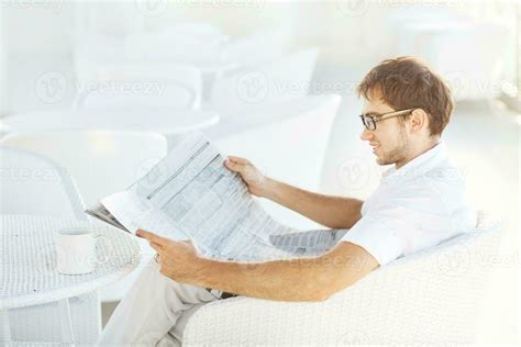 Man reading newspaper 27609309 Stock Photo at Vecteezy