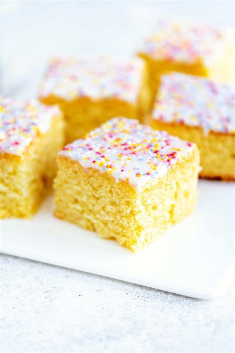 Retro School Dinner Cake - Supergolden Bakes