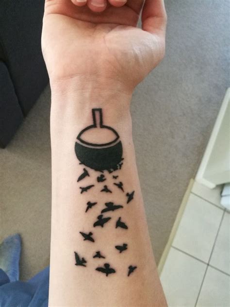 Uchiha symbol dissolving into crows - tattoo | Naruto tattoo, Anime tattoos, Tattoos for guys