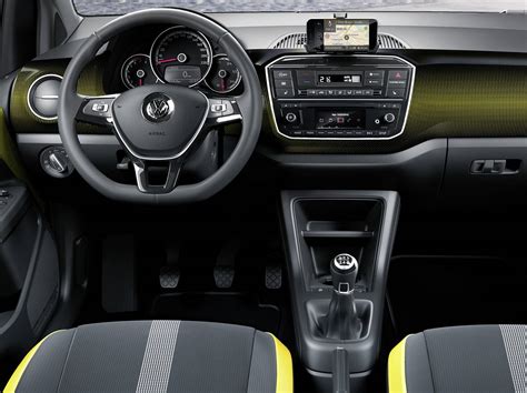 Volkswagen Up!: facelift, novo interior e melhorias em 2017 | CAR.BLOG.BR