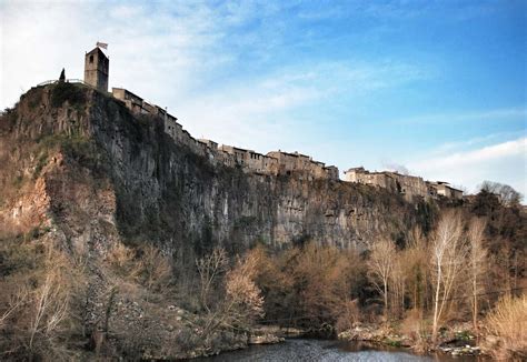 Castellfollit de la Roca - Barcelona Navigator