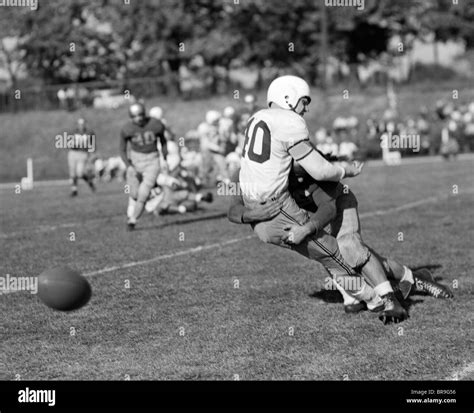 American football player 1950s Black and White Stock Photos & Images ...