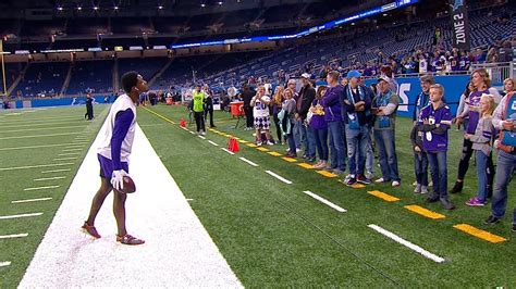 Stefon Diggs Playing Catch with Both Vikings and Lions Fans Pregame ...