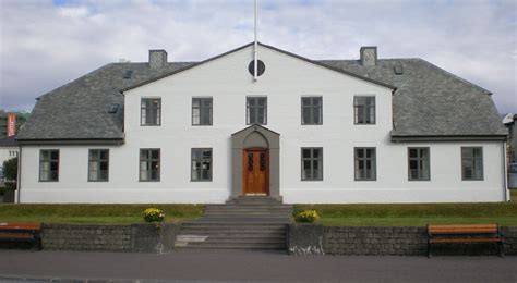 The Cabinet of Iceland and the Prime Minister's Office in Reykjavík in 2020 | Iceland island ...