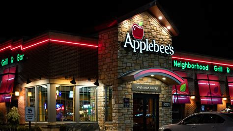 The News-Interrupting Applebee's Commercial That Had Twitter Disgusted