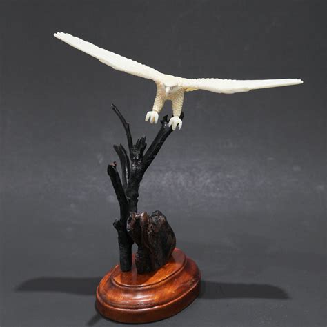 Soaring Eagle Sculpture by Eddie Lee - Northwest American Native Arts & Inuit Artwork Gallery