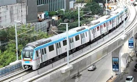 Hyderabad Metro train faces technical glitches, stops mid-way