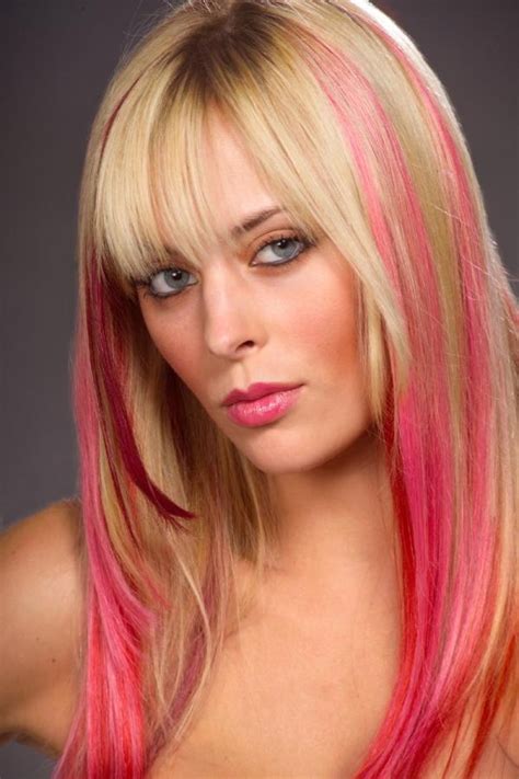 25 Hottest Blonde Hairstyles with Red Highlights 2022