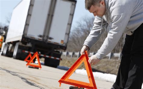 3 Common Causes Of Semi Truck Breakdown & What You Can Do About Them