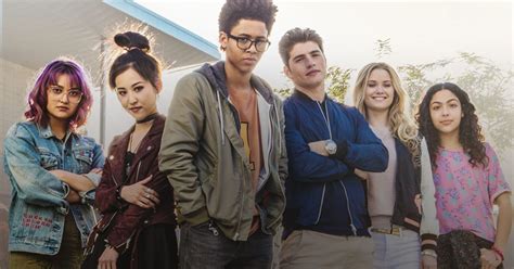 Marvel releases first cast image of 'Runaways' TV series - CNET