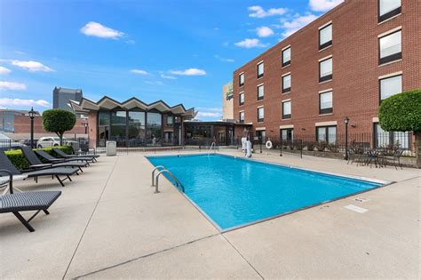 HOLIDAY INN EXPRESS COLUMBUS DOWNTOWN, AN IHG HOTEL - Updated 2024 Prices & Reviews (Ohio)