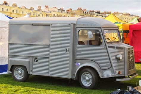 Vintage & Classic Car spotting in streets of London: Citroën H Van