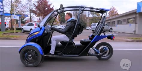 Three-wheeled half-enclosed electric motorcycle: Arcimoto SRK 8 [Video ...