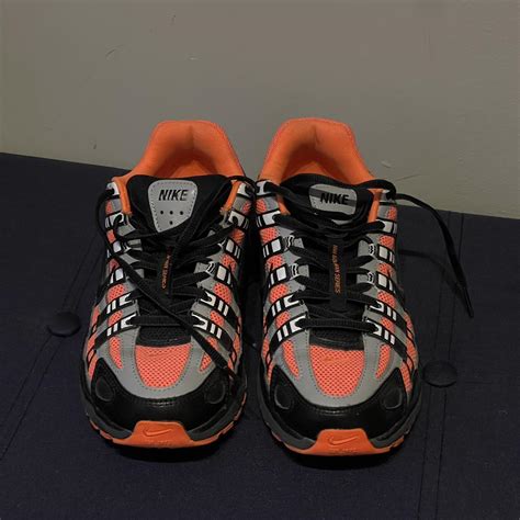 Nike Women's Orange and Black Trainers | Depop