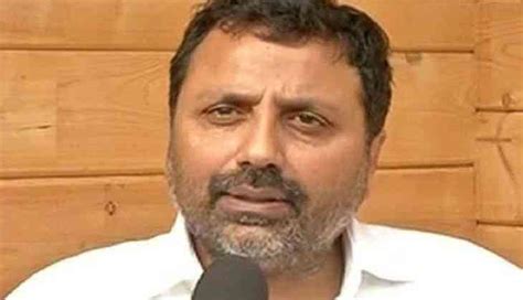 Man washes BJP MP Nishikant Dubey's feet in Jharkhand, drinks used ...