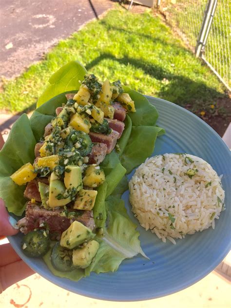 [Homemade] spicy yellowtail tuna with avocado-pineapple salsa and cilantro-lime rice | Spicy ...