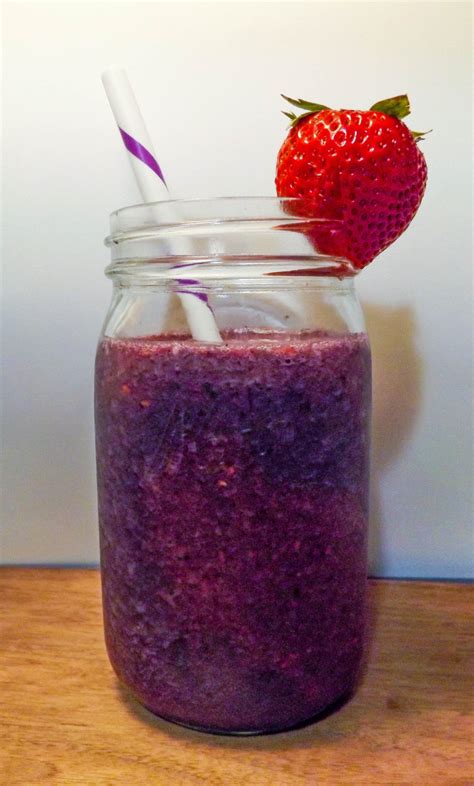 The Amazing Power of Berries + a Delicious Smoothie Recipe - Beatrice ...