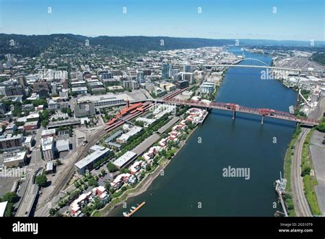 An aerial view of the Broadway Bridge and the Freemont Bridge over the ...