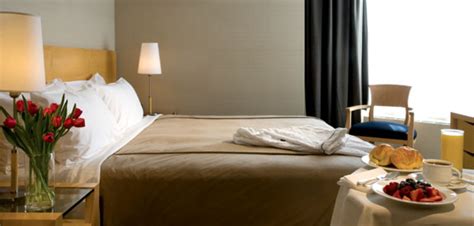 Hotel Rooms, Guestrooms, Toronto Hotel: Metropolitan Hotel Toronto in ...