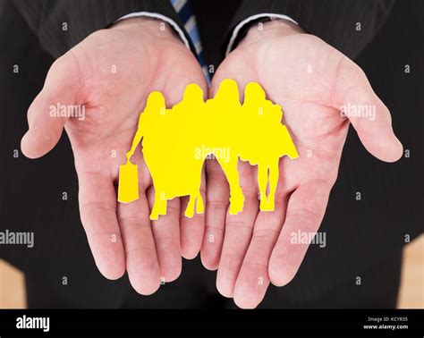 Friends holding hands silhouette hi-res stock photography and images - Alamy