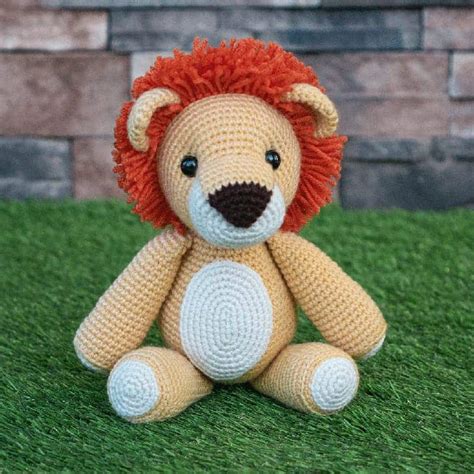 Laurence the Lion Free Amigurumi Pattern