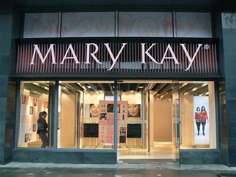 Mary Kay Cosmetics - Retail Beauty Centre, China on Behance