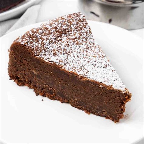 Torta Caprese {Italian Flourless Chocolate Cake} | Chef Dennis