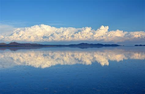 Mirror Like View of Salt Lake in Bolivia (OC) [4440x2893] @otsuka88 : r ...