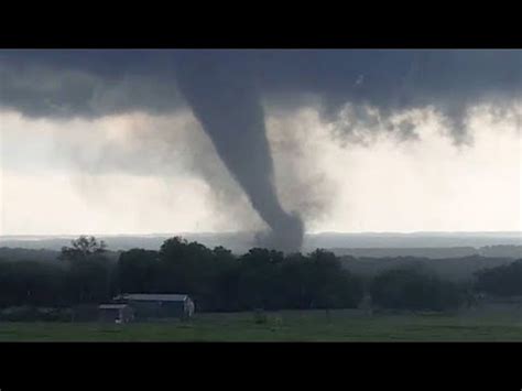 SHEW NEW SIGNS & STRANGE WONDERS: Tornado leaves behind severe damage ...