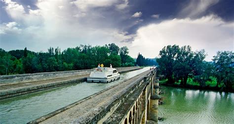 Canal du Midi cruise: Take a trip on a boat or on a barge!