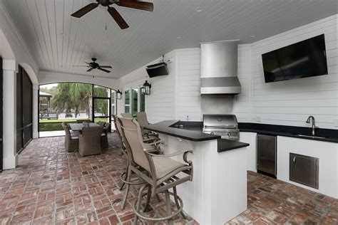 5 Must Haves for a Florida Outdoor Kitchen | Denneen Custom Homes