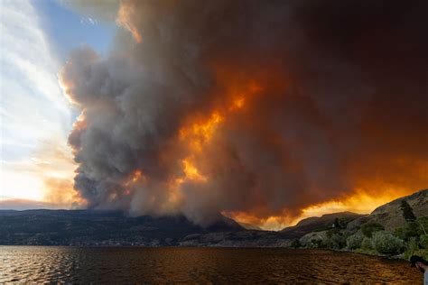 Canadian City of Kelowna Declares Fire Emergency - Bloomberg